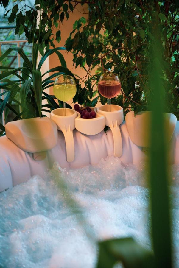Apartment Luxury Katrinas With Outdoor Jacuzzi